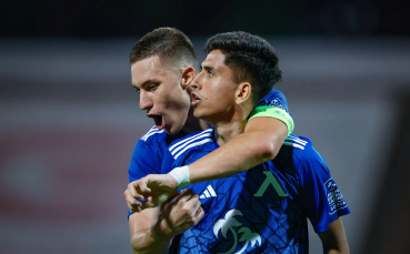 Шокиращо! Фенове на Левски горят снимка на техен играч, Краев излезе с позиция