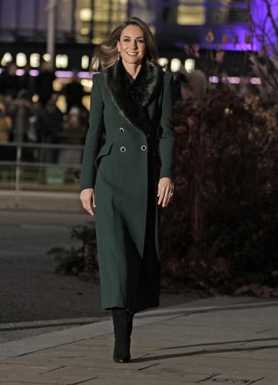 Децата на Кейт Мидълтън трогнаха с жест по време на коледния ѝ концерт (СНИМКИ) - снимка 5