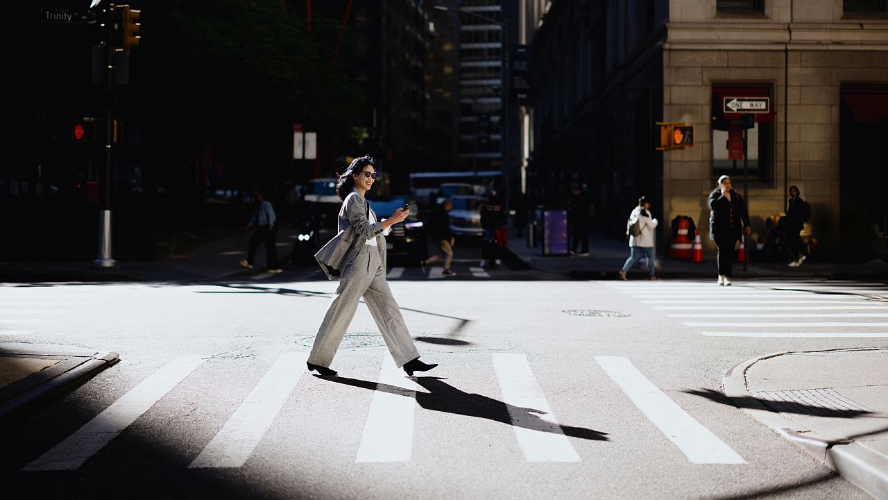 <p>Това не означава, че ежедневните дейности са заместител на упражненията. Въпреки това, може да е полезно да се намерят начини за увеличаване на мобилността във време, когато обикновено седите, гледате телевизия или разглеждате социалните мрежи.</p>