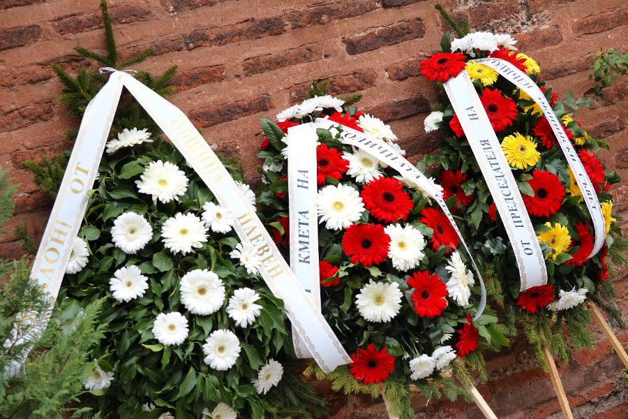 <p>Последно сбогом Найден Вълчев. Авторът на текста на популярната през 70-те години песен &bdquo;Една българска роза&ldquo; почина на 98-годишна възраст на 3 декември.</p>