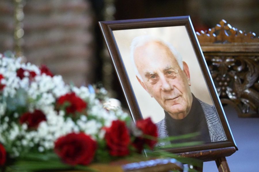 <p>Последно сбогом Найден Вълчев. Авторът на текста на популярната през 70-те години песен &bdquo;Една българска роза&ldquo; почина на 98-годишна възраст на 3 декември.</p>