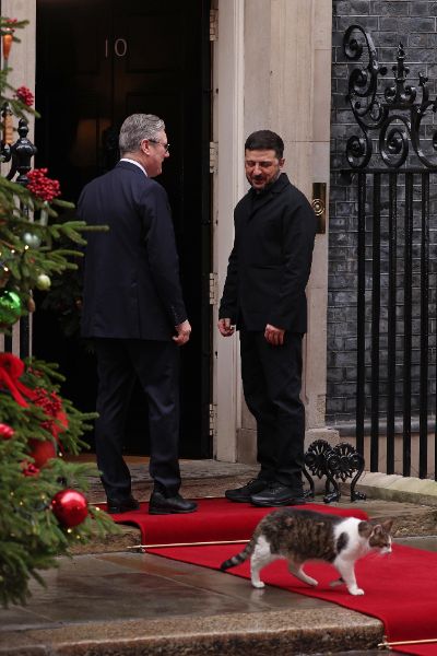 <p>Стармър, Макрон и Мерц се срещат със Зеленски в Лондон.</p>