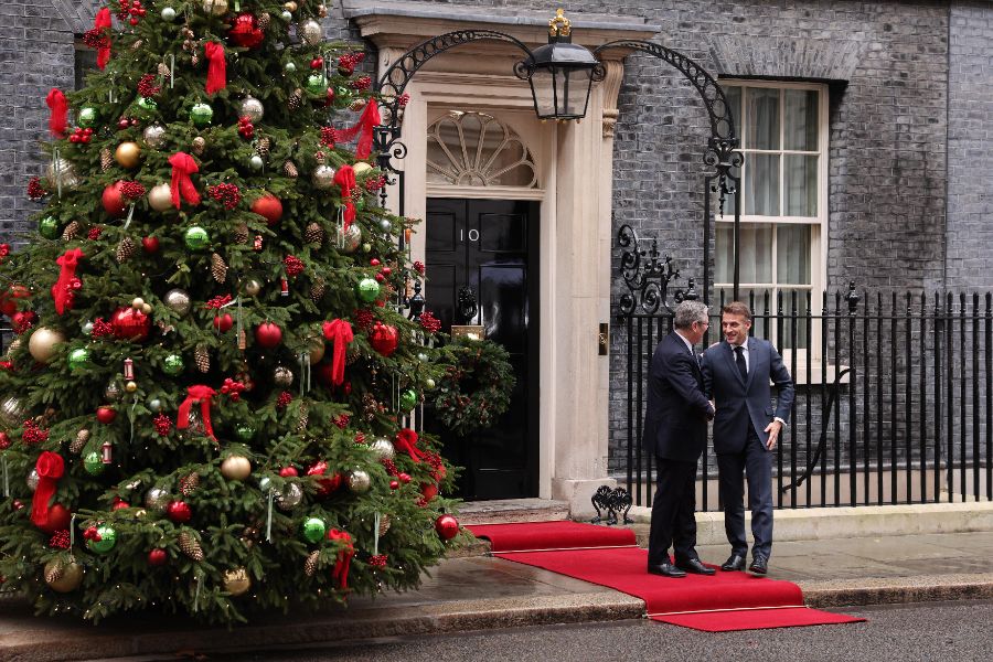 <p>Стармър, Макрон и Мерц се срещат със Зеленски в Лондон.</p>