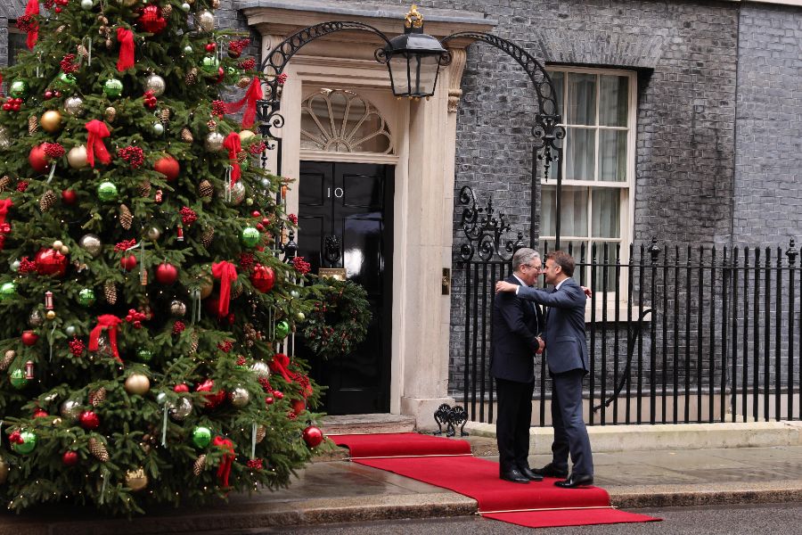 <p>Стармър, Макрон и Мерц се срещат със Зеленски в Лондон.</p>