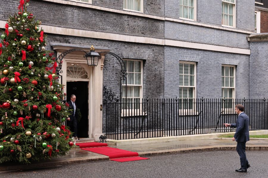 <p>Стармър, Макрон и Мерц се срещат със Зеленски в Лондон.</p>