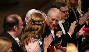 Рядка снимка разкри тайната на принцеса Кейт за закрепване на тежката тиара