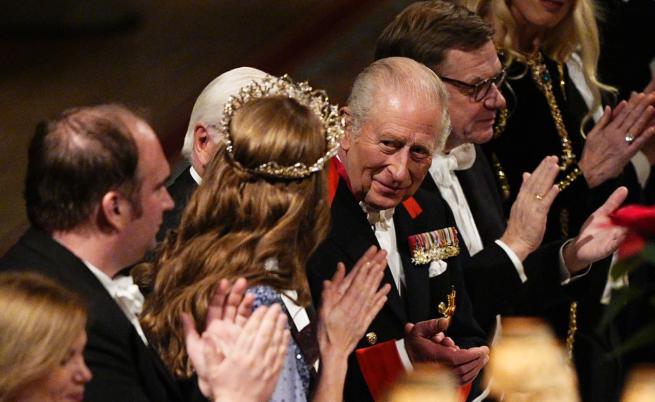 Рядка снимка разкри тайната на принцеса Кейт за закрепване на тежката тиара