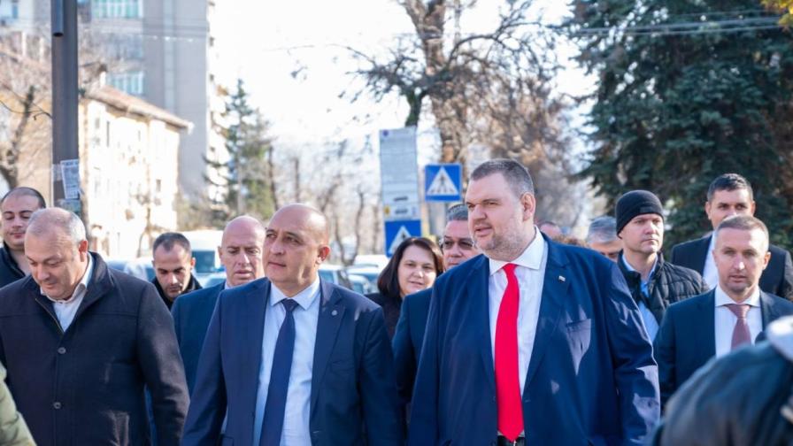 Пеевски призова за спокойствие и разум на протеста под надслов „Не на омразата”