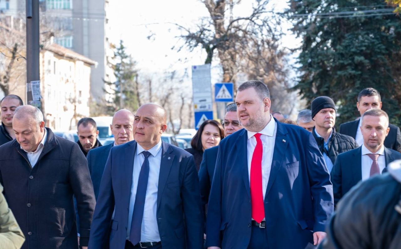 Пеевски призова за спокойствие и разум на протеста под надслов „Не на омразата”