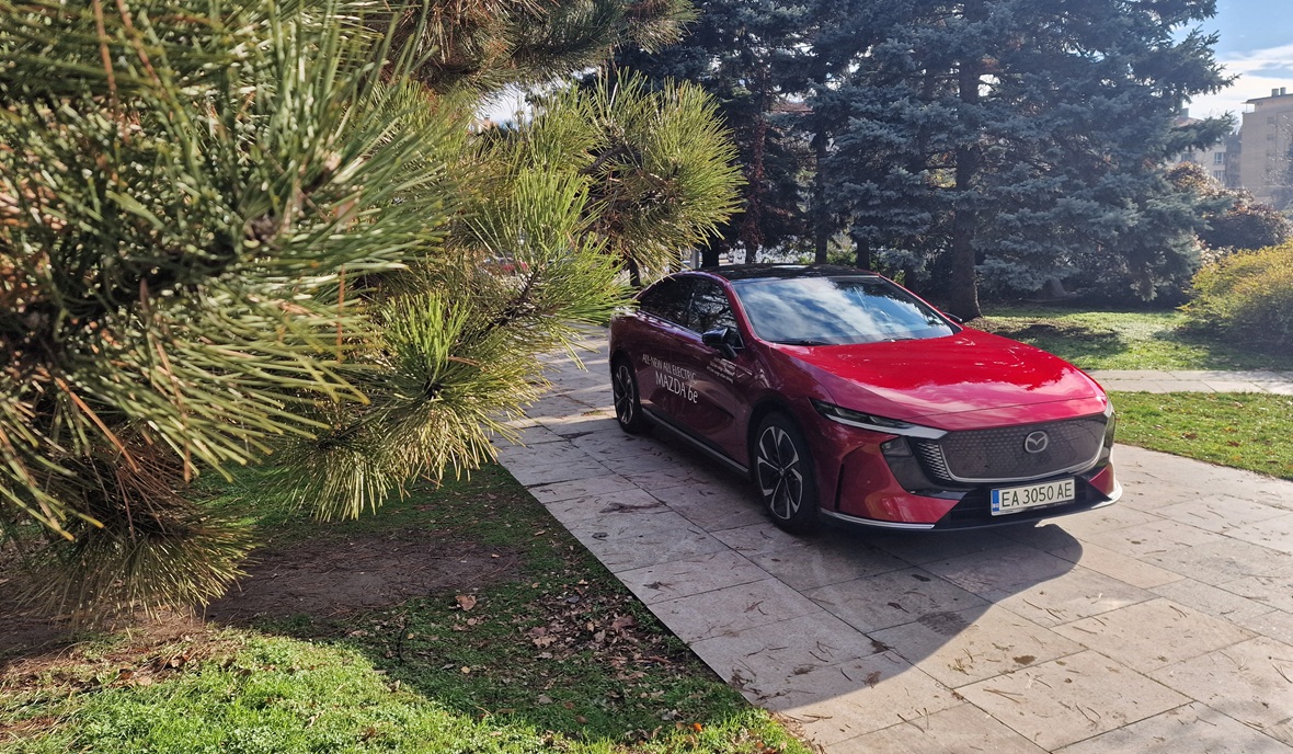 Mazda 6e e като ускорен курс за преход от Android на iOS (ВИДЕО РЕВЮ)