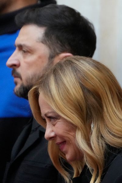 <p>Премиерът на Италия Джорджа Мелони прие в сградата на италианския министерски съвет в Рим президента на Украйна Володимир Зеленски, предаде АНСА.</p>