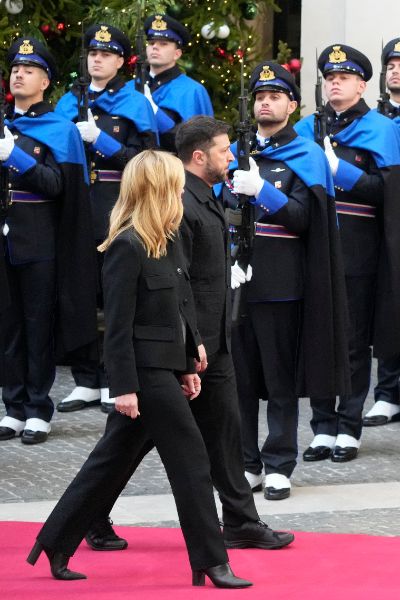 <p>Премиерът на Италия Джорджа Мелони прие в сградата на италианския министерски съвет в Рим президента на Украйна Володимир Зеленски, предаде АНСА.</p>