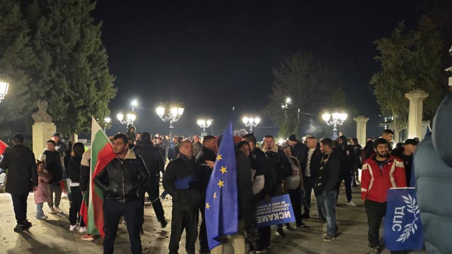 Контрапротести в подкрепа на кабинета...