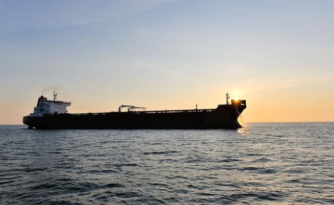 Извършиха проверки на заседналия край Ахтопол танкер