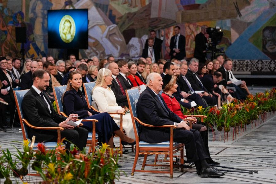 <p>Дъщерята на Мария Корина Мачадо прие Нобеловата награда за мир от нейно име.</p>