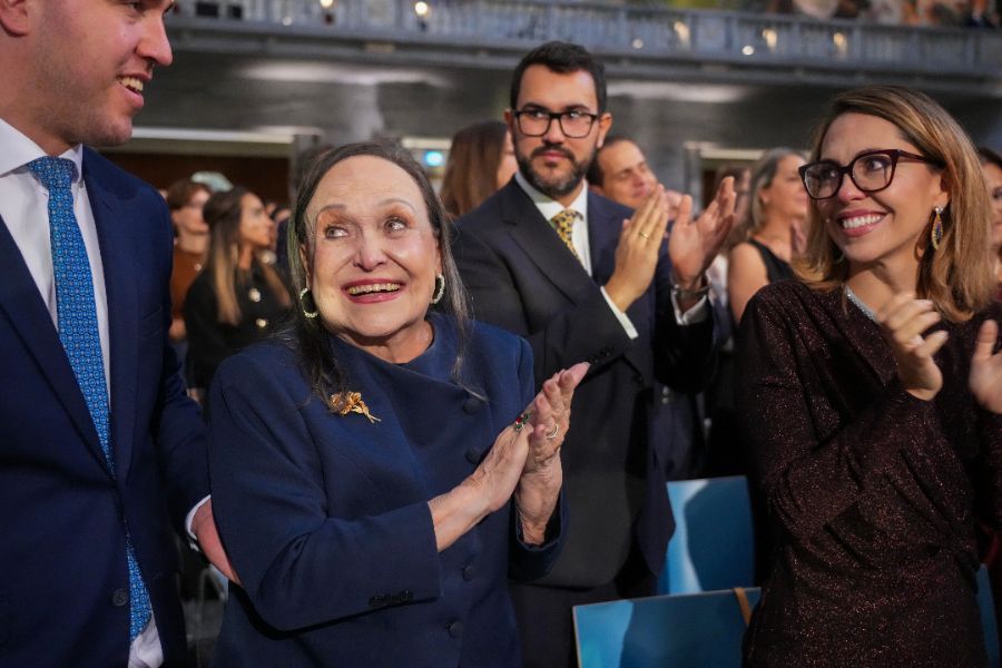 <p>Дъщерята на Мария Корина Мачадо прие Нобеловата награда за мир от нейно име.</p>