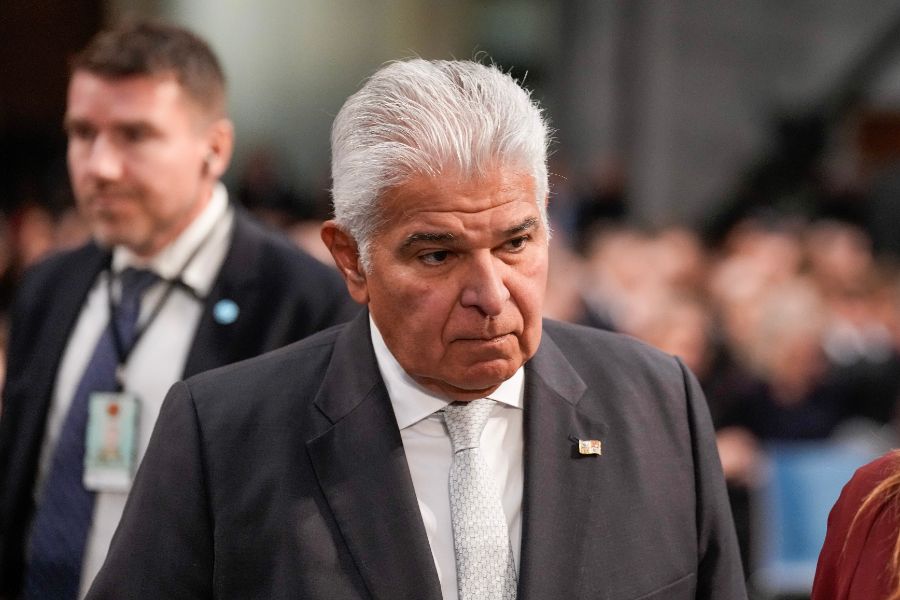 <p>Дъщерята на Мария Корина Мачадо прие Нобеловата награда за мир от нейно име.</p>