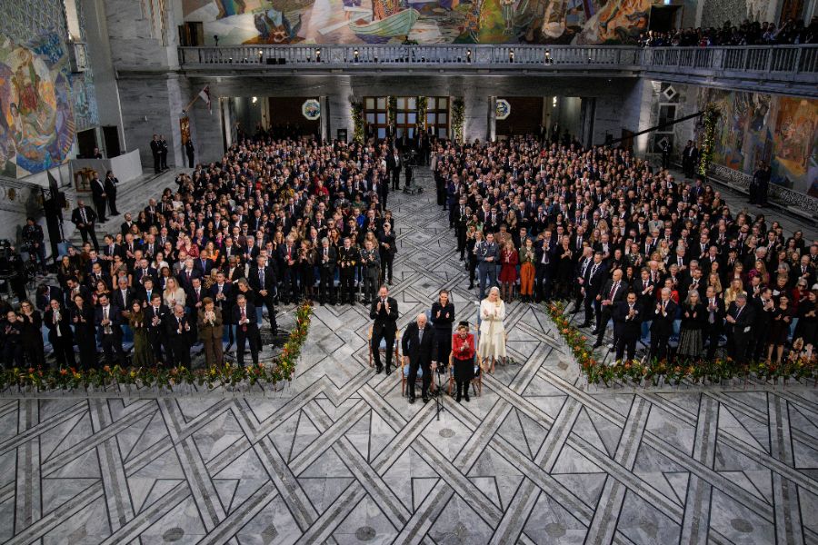 <p>Дъщерята на Мария Корина Мачадо прие Нобеловата награда за мир от нейно име.</p>