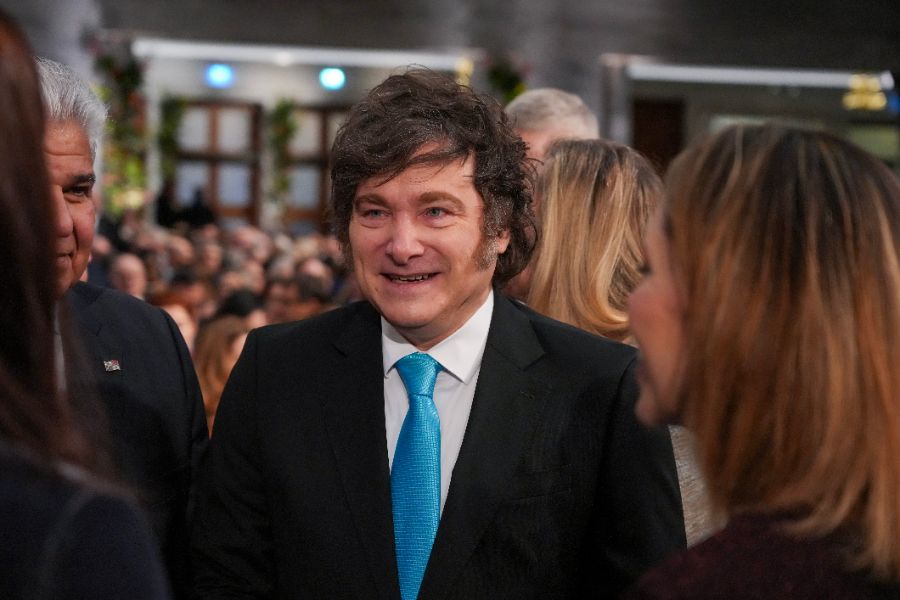 <p>Дъщерята на Мария Корина Мачадо прие Нобеловата награда за мир от нейно име.</p>