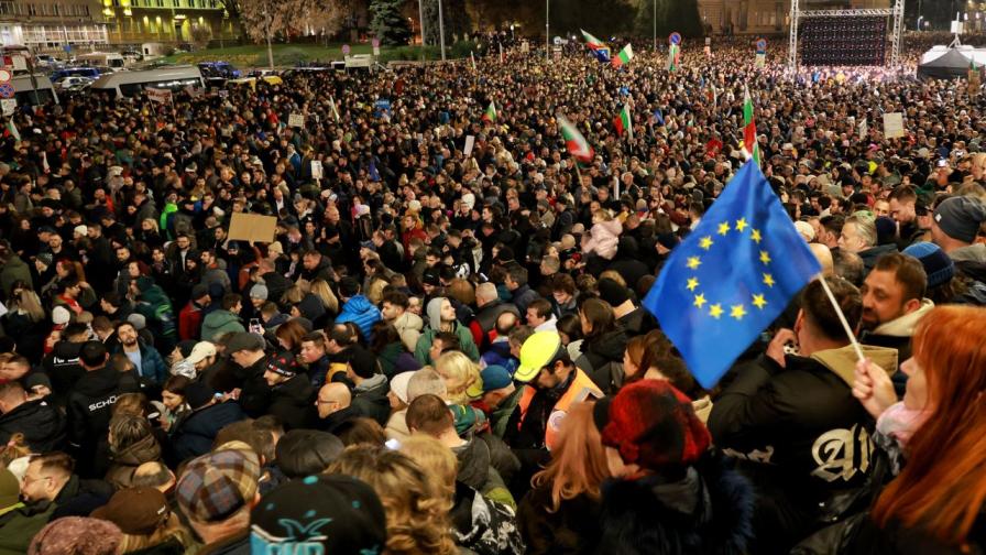 <p>&quot;Когато се вземат решения, които компрометират бъдещето ни, ние ще сме на площада&quot;</p>