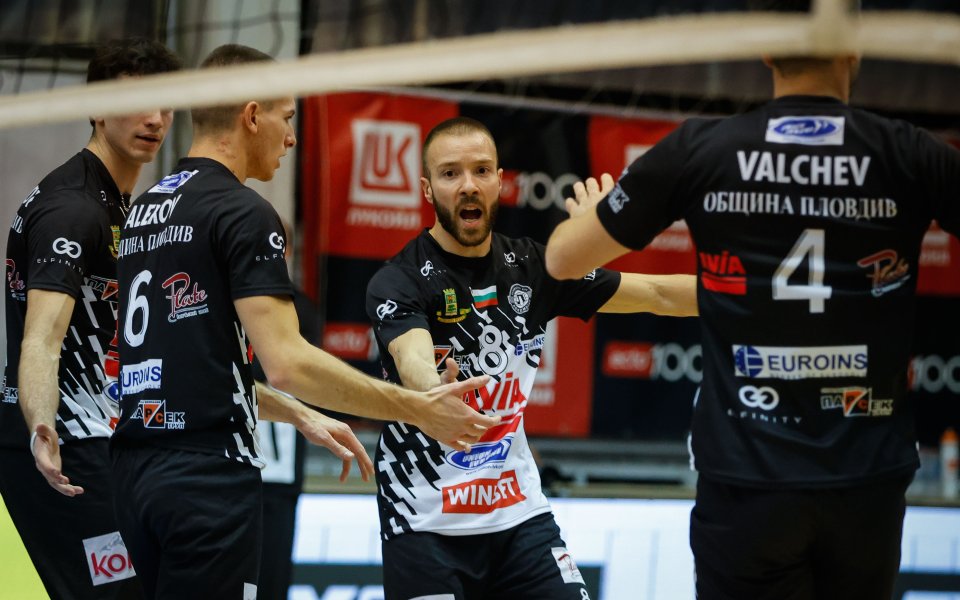 Локомотив Авиа завърши годината като лидер във волейболното първенство