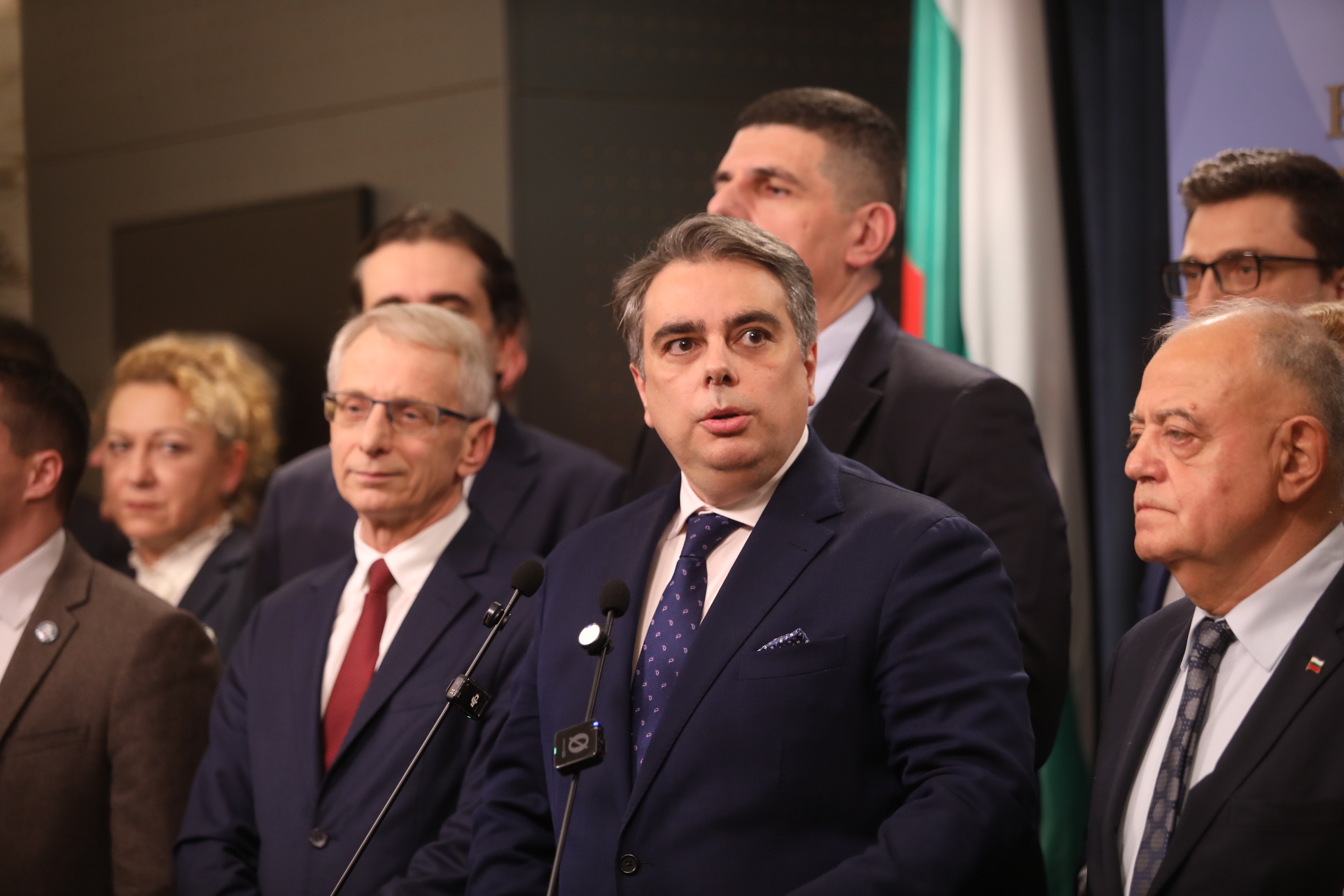 <p>След оставката на кабинета "Желязков" в Народното събрание коалицията "Продължаваме Промяната - Демократична България" (ПП-ДБ) даде брифинг. От формацията заявиха, че това решение отваря път към нов вот.</p>