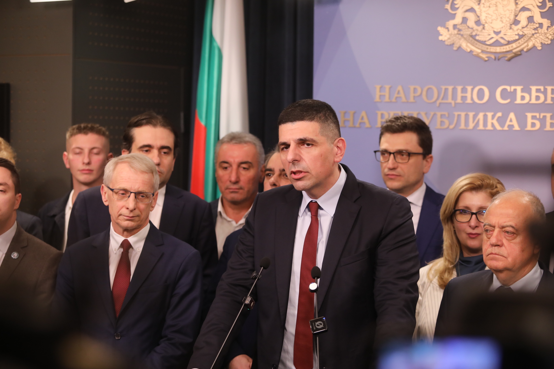 <p>След оставката на кабинета "Желязков" в Народното събрание коалицията "Продължаваме Промяната - Демократична България" (ПП-ДБ) даде брифинг. От формацията заявиха, че това решение отваря път към нов вот.</p>