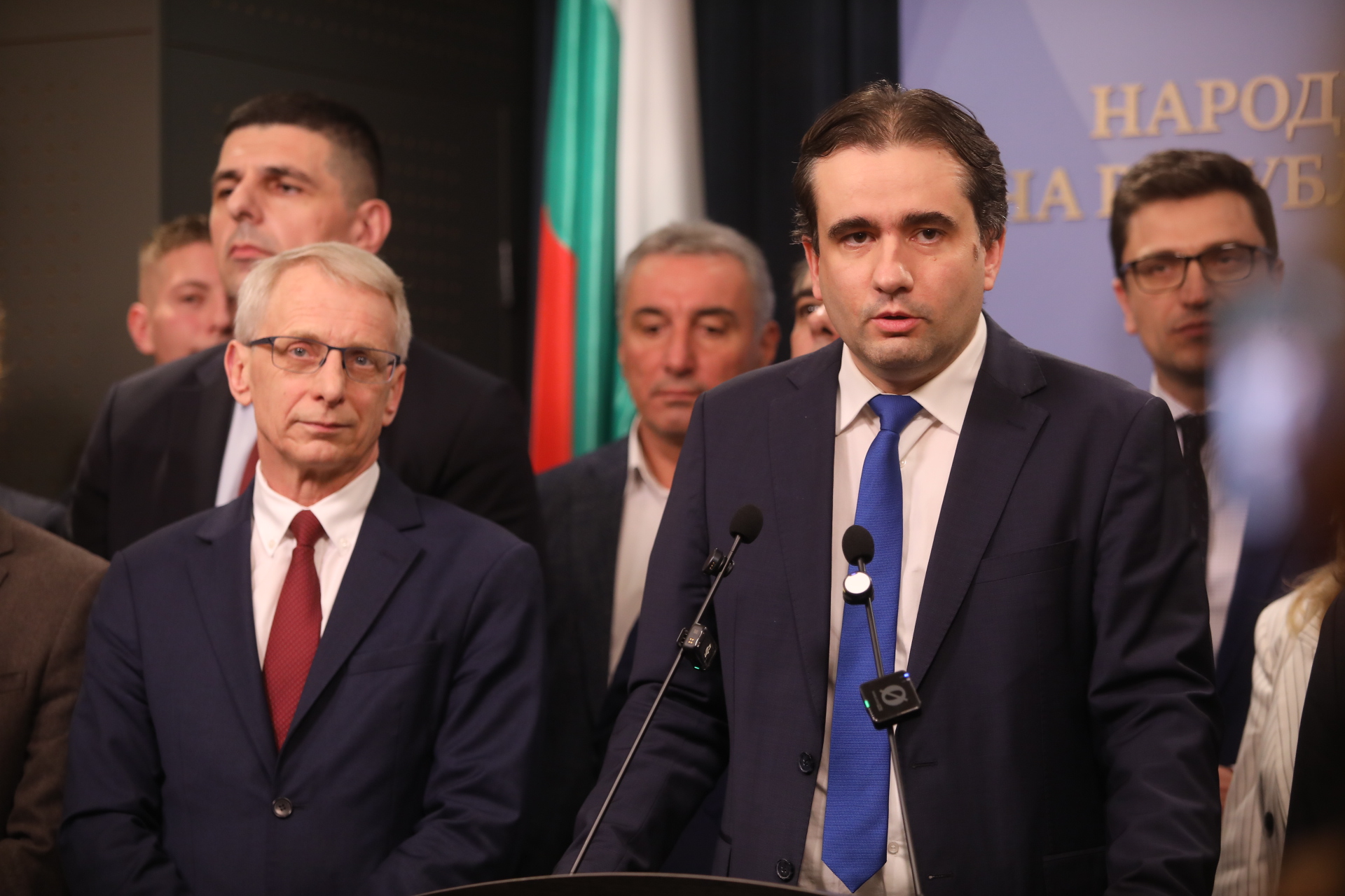 <p>След оставката на кабинета "Желязков" в Народното събрание коалицията "Продължаваме Промяната - Демократична България" (ПП-ДБ) даде брифинг. От формацията заявиха, че това решение отваря път към нов вот.</p>