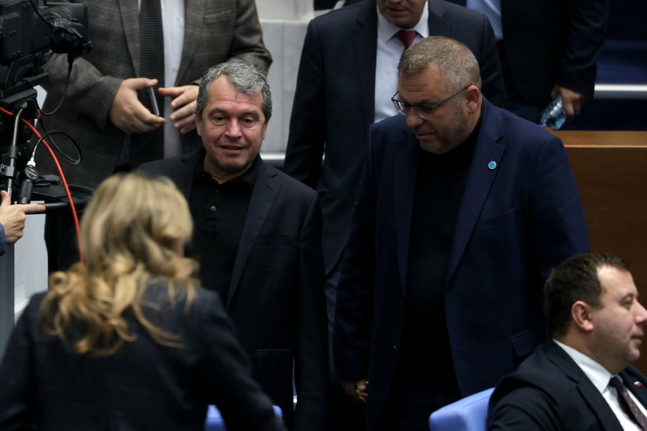 <p>Оставката в кадър: Финалът на кабинета &quot;Желязков&quot; в снимки</p>