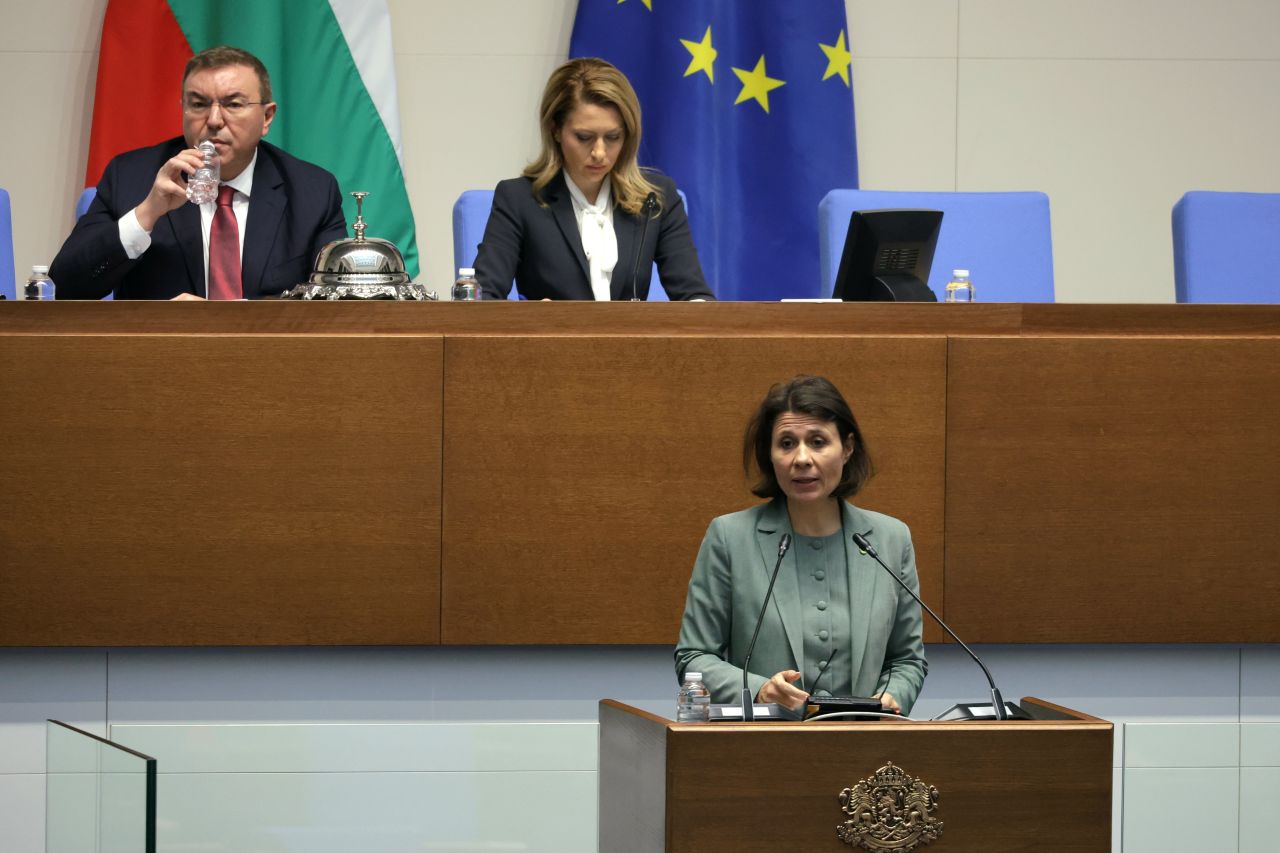 <p>Оставката в кадър: Финалът на кабинета &quot;Желязков&quot; в снимки</p>