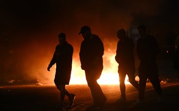 Брутално! Фенове запалиха собствения си стадион, след като тимът им изпадна