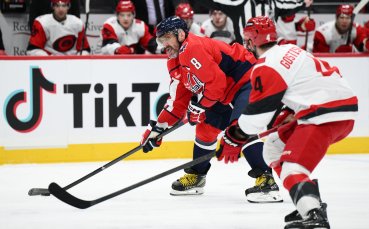 Овечкин записа 1800-та си точка в НХЛ, но Вашингтон загуби с дузпи от Каролина
