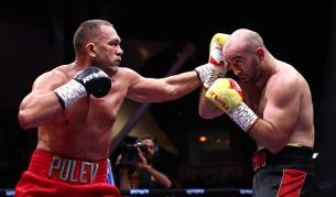 <p>Мурат Гасиев нокаутира Кубрат Пулев и грабна световната титла (ВИДЕО/СНИМКИ)</p>