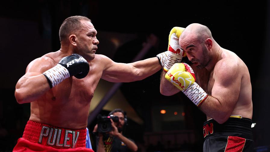 <p>Мурат Гасиев нокаутира Кубрат Пулев и грабна световната титла (ВИДЕО/СНИМКИ)</p>