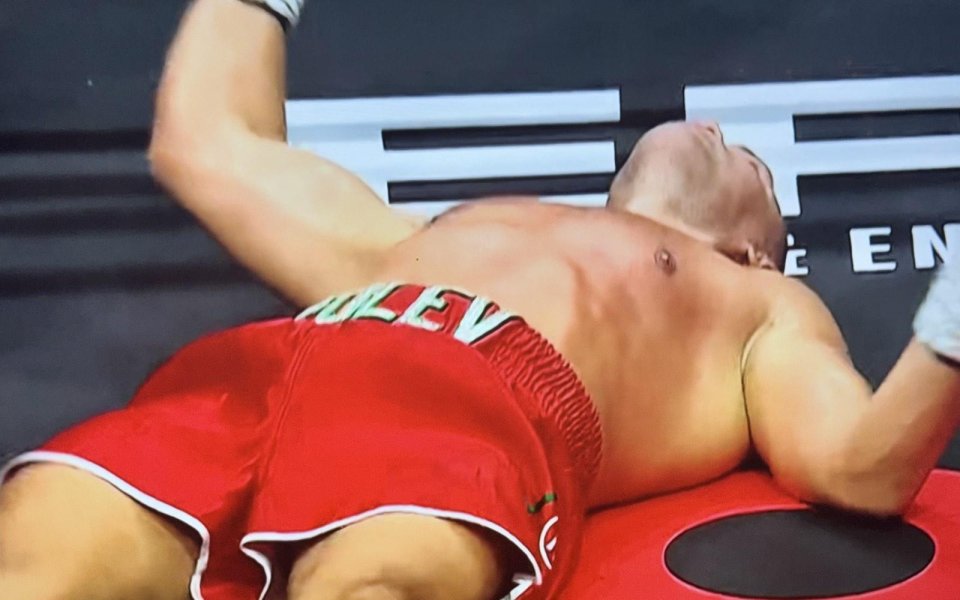 Ужас! Бруталният нокаут, който прати Кобрата на земята (видео + снимки)