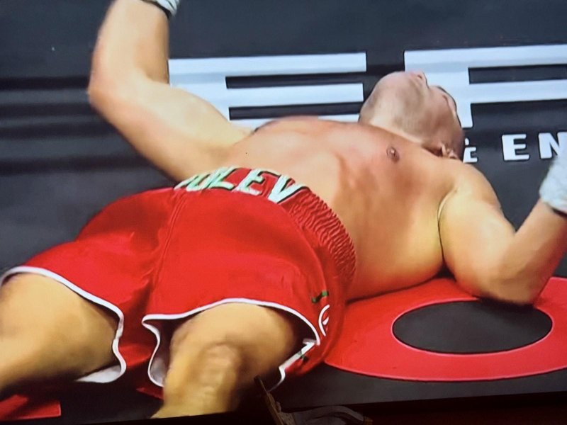 Мурат Гасиев нокаутира Кубрат Пулев в Дубай1