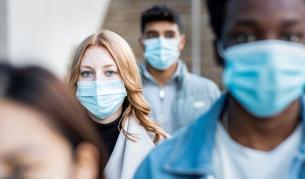 <p>Връщат мерки от времето на COVID-19 във Великобритания</p>