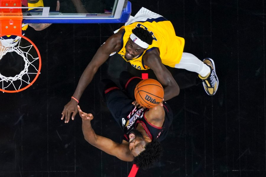 Филаделфия Севънтисиксърс Индиана Пейсърс1