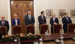 Радев поиска обяснение от ПП-ДБ какво означава "ала-бала с президента"