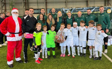 Съдии зарадваха деца с коледни подаръци