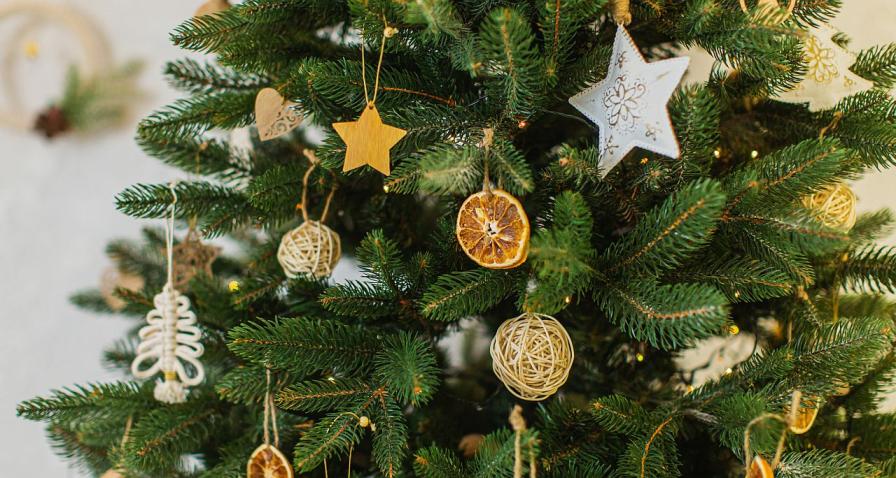 играчки орнаменти елха