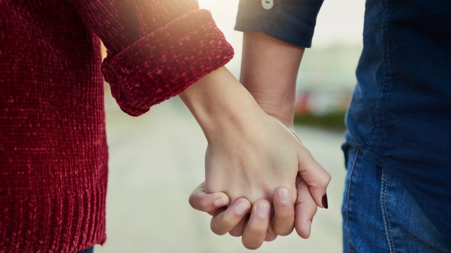 "Влюбен съм в братовчедка си и не искам да го крия"