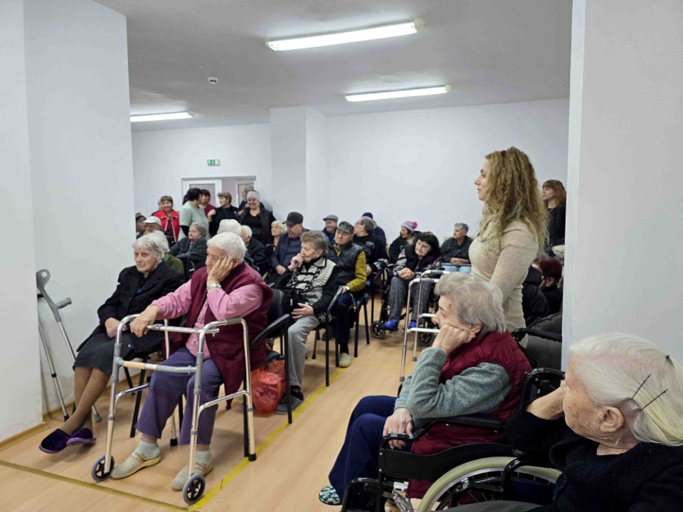 <p>С празнична торта, танци и подаръци беше отбелязан 100-годишният юбилей на Блажко Стоилов Георгиев в общинския Дом за стари хора (ДСХ) &ldquo;Мария Луиза&ldquo; в Свищов.</p>