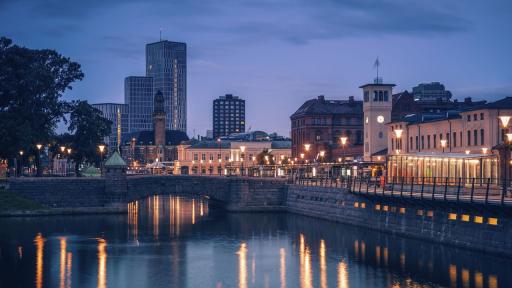 <p>Как да работим в града със средна заплата над 7000 лв?</p>