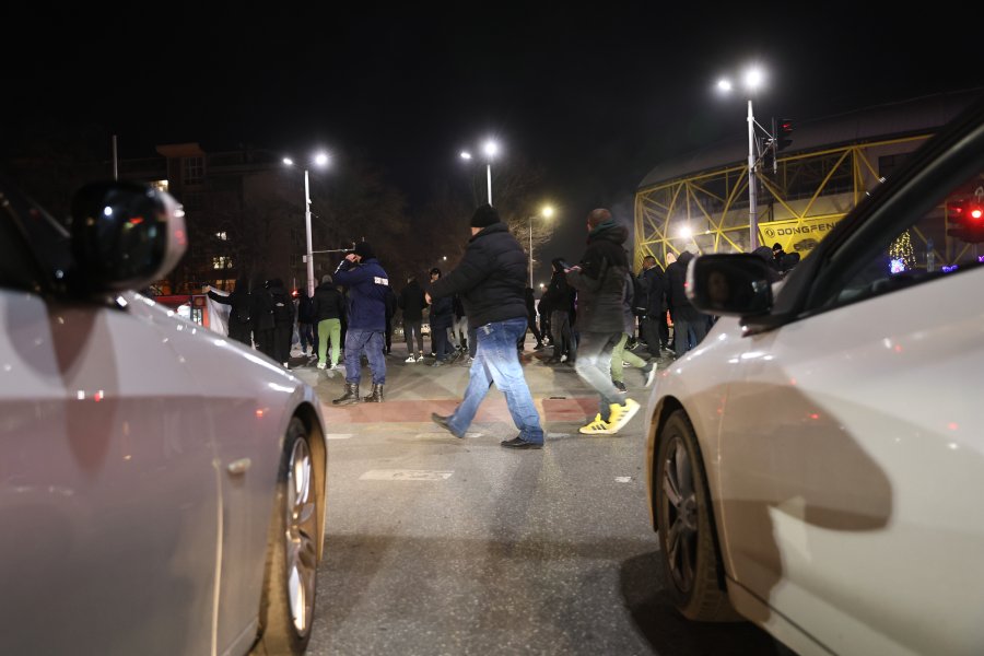 Протест на феновете на Ботев Пловдив срещу забавеното строителство на1