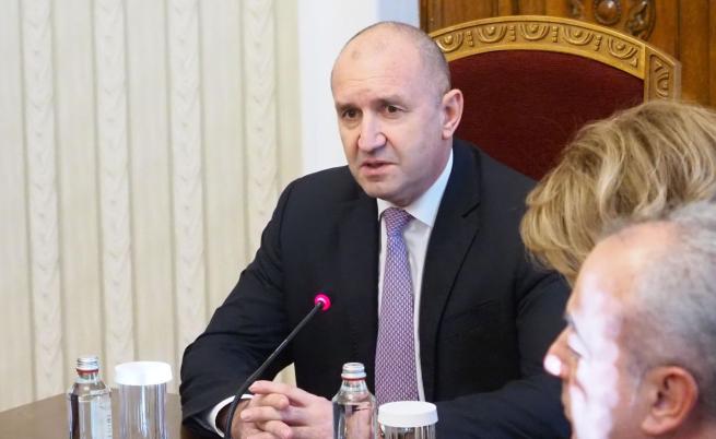Президентът се среща с „БСП – Обединена левица“ и „Има такъв народ“ в сряда