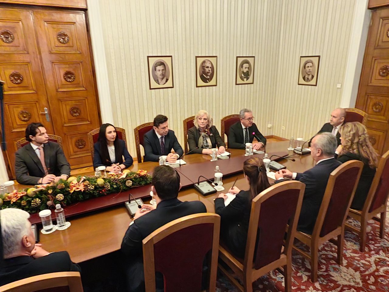 <p>"ДПС - Ново начало" на консултация при Румен Радев</p>