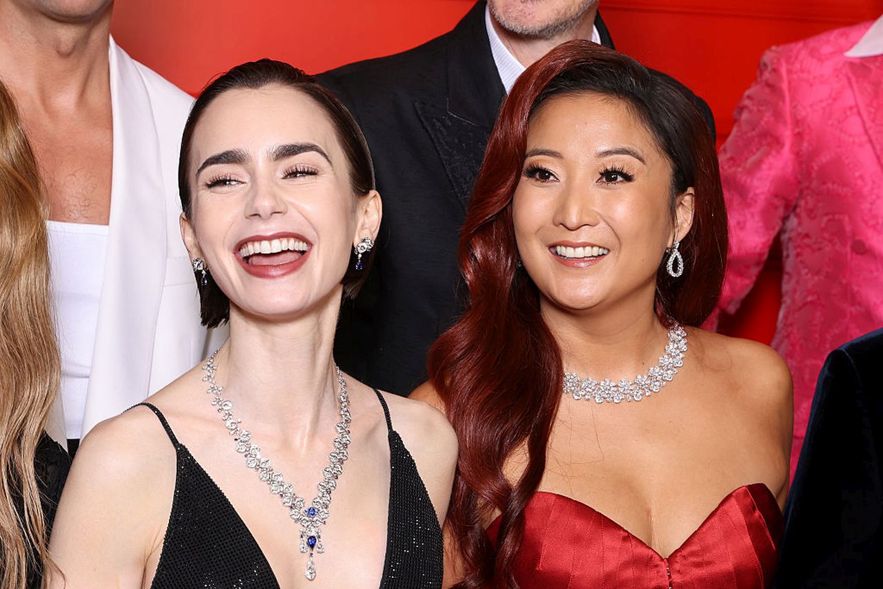 <p>Лили Колинс, която от самото начало на сериала на Netflix през 2020 г. играе ролята на Емили Купър, беше придружена от колегите си Ашли Парк, Лукас Браво, Люсиен Лависконт и Филипин Лерой-Больо, както и от новата попълнение в актьорския състав &ndash; Мини Драйвър.</p>