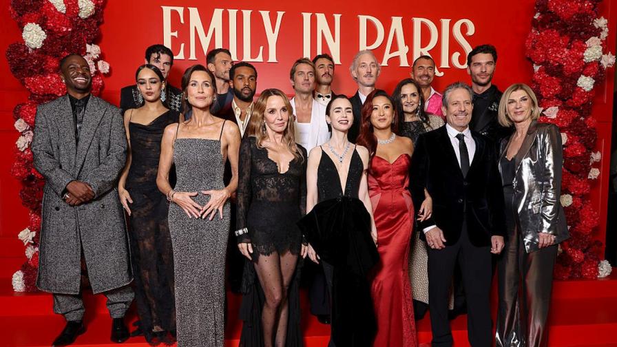 Блясък и елегантност: Премиерата на пети сезон на „Емили в Париж“ в Париж