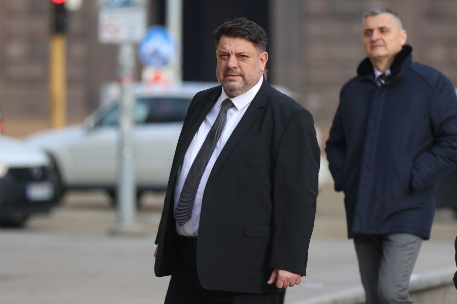 <p>"БСП-Обединена левица" на консултации с Румен Радев на "Дондуков" 2</p>